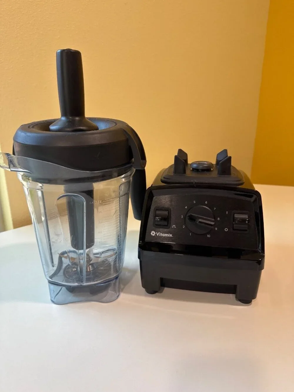 Vitamix Blender Model VM0197 With Tamper Variable Speeds Black Base 64-Oz Clear